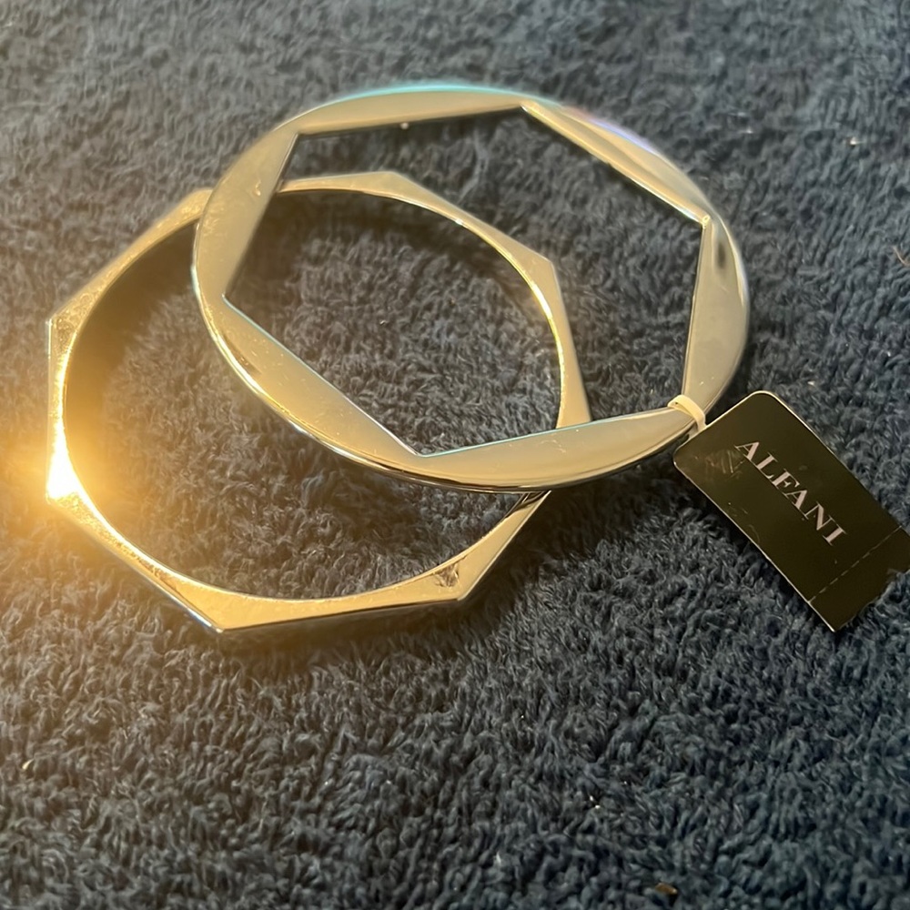 Women’s bracelets
